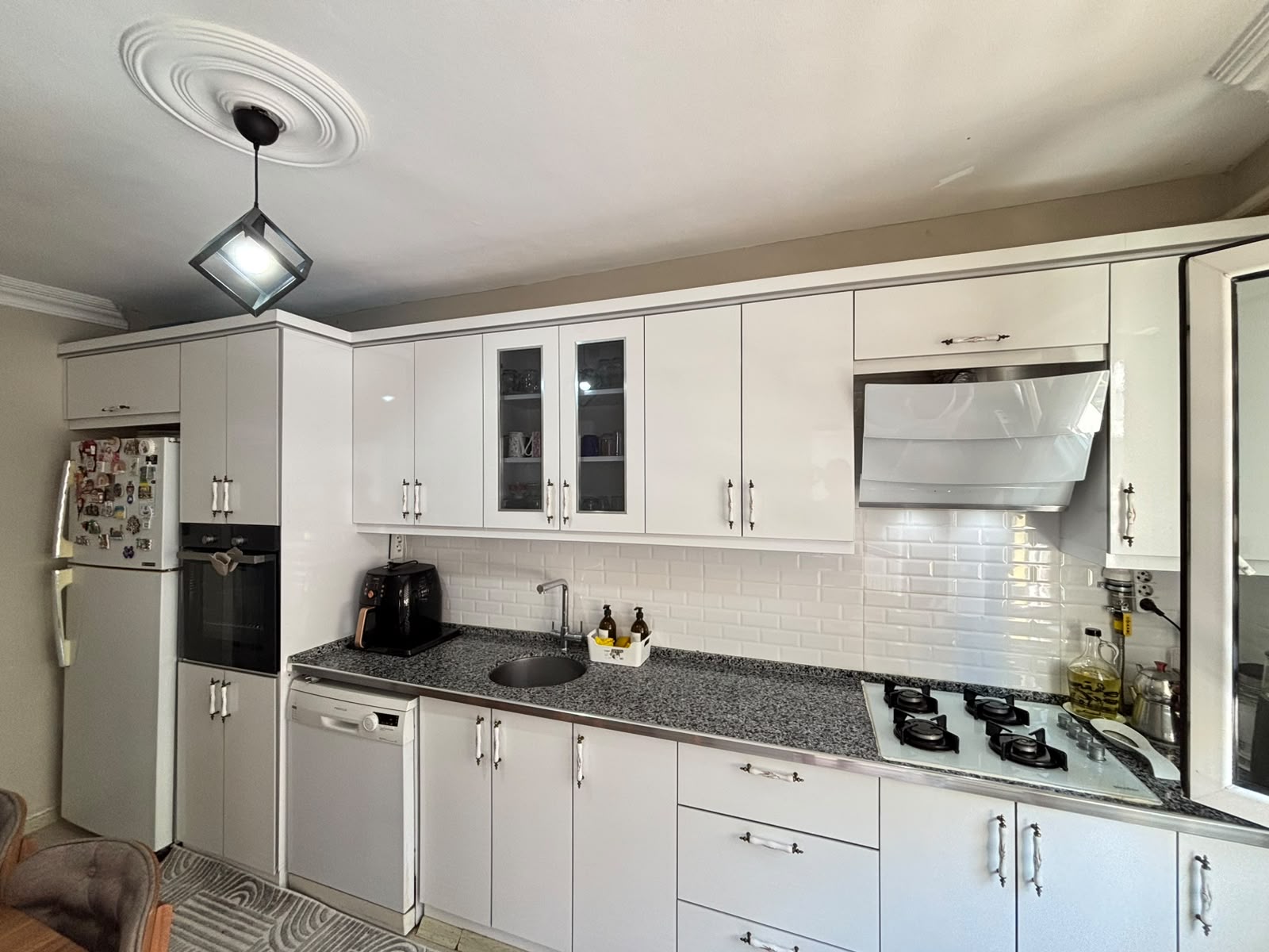 MABELDEN ŞEREFİYEDE ŞEHRİN DİBİNDE SATILIK 3+1 GENİŞ DAİRE